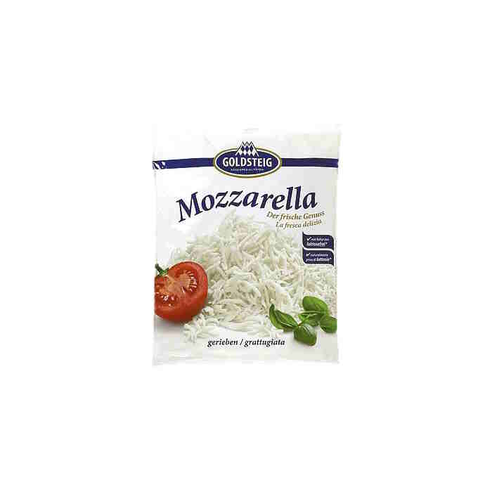 Mozzarella gerieben